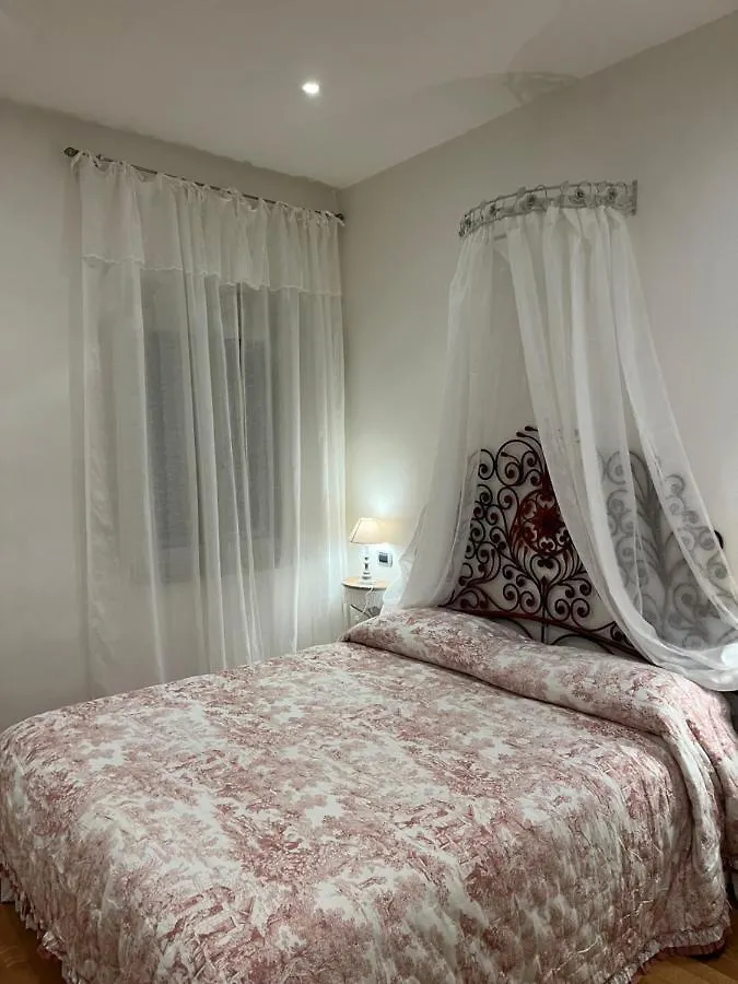 Frida Apartment Viareggio 0*,