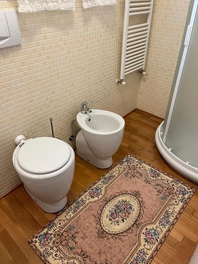 Frida Apartment Viareggio 0*,